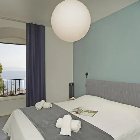 The And Blue Nest Apartment