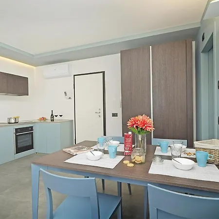 The And Blue Nest Apartment *